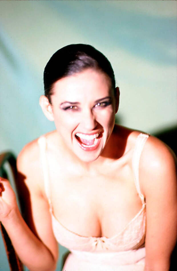 Деми Мур (Demi Moore) в фотосессии Эллен фон Унверт (Ellen von Unwerth) (1996), фото 2