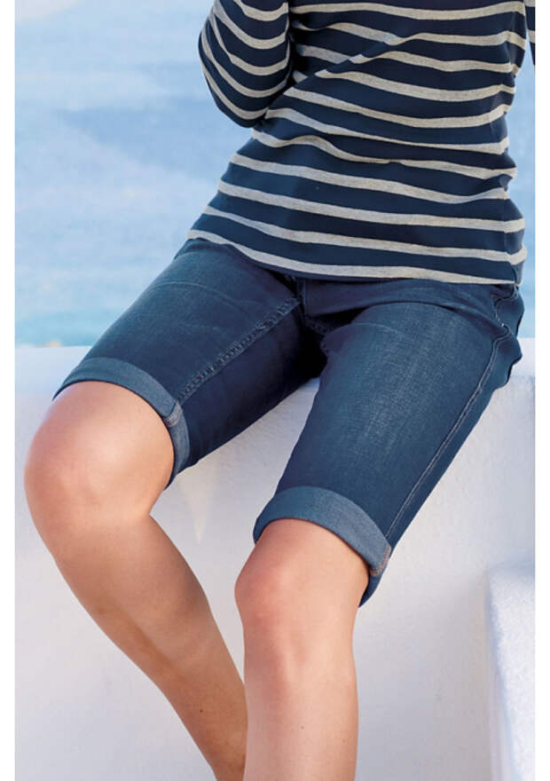 Length short. Удлиненные джинсовые шорты. Джинсовые бриджи женские. Облегающие шорты до колена. Длинные шорты женские.