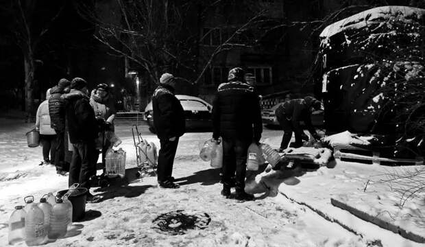 Жизнь без воды: в Донецке делятся "лайфхаками" и требуют ответа от чиновников