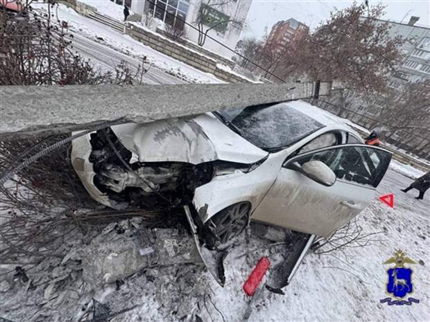 В Тольятти 18-летний водитель сбил подростка и врезался в столб