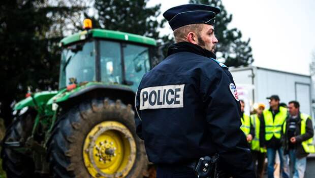 Французские фермеры жгут правительственные здания из-за санкций
