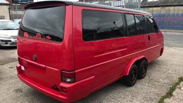 Из Volkswagen Transporter сделали уникальный кемпер с мангалом под капотом Volkswagen Transporter, transporter, volkswagen, авто, дом на колесах, кемпер, самоделка, фургон