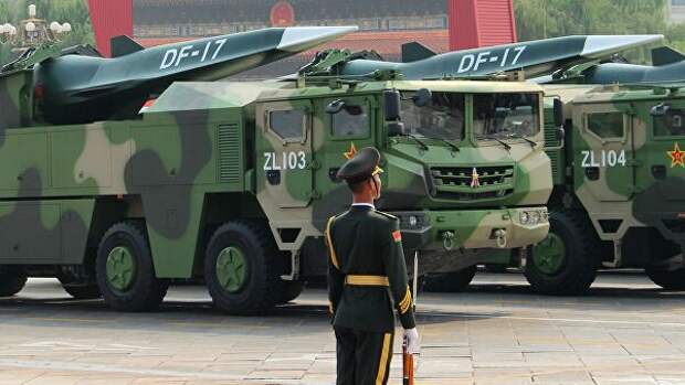 Баллистические ракеты средней дальности DF-17 на военном параде, приуроченном к 70-летию образования Китая, в Пекине