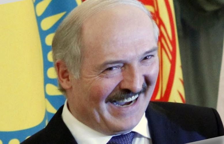 Чего избежал Бацька, посадив самолёт