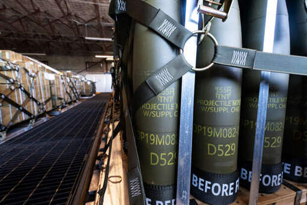 Bloomberg: США хотят оштрафовать подрядчиков за задержки поставок Украине