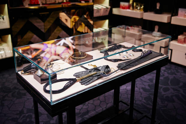 Стилист Рогов высказался о звездах российского шоу-бизнеса фразой «ходят в подделках»