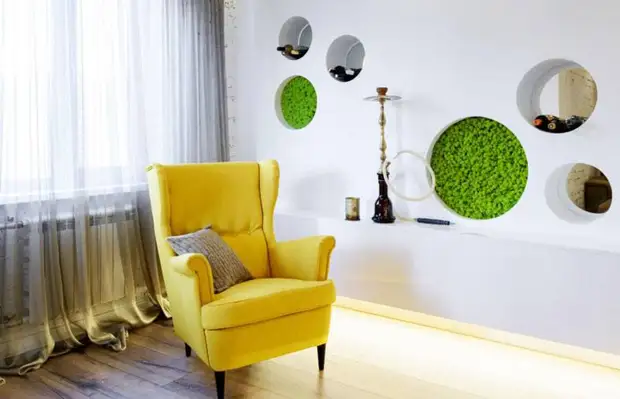 желтые кресла, круглые ниши в стене