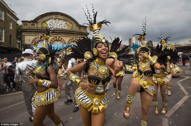 В Лондоне готовятся к знаменитому карнавалу: местные заколачивают двери и окна англия, безопасность, карнавал, лондон, охрана, преступления, фото, хаос