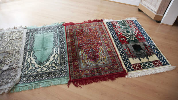 Жительница Махачкалы подарит спасителю дочери молитвенный коврик