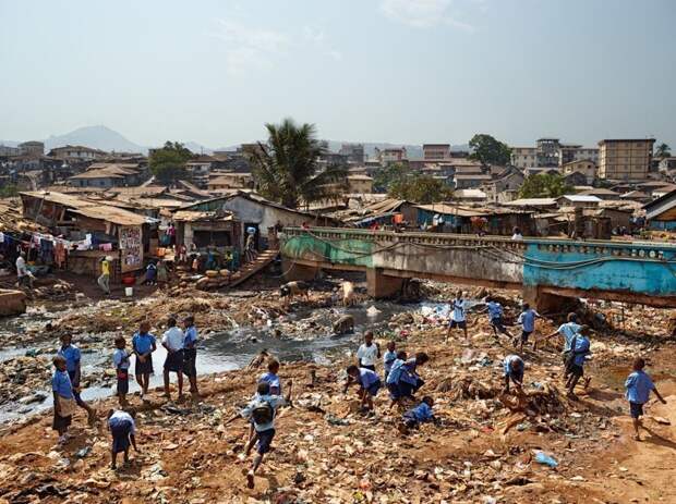Kroo Bay Primary School, Фритаун, Сьерра-Леоне дети, игровые площадки, мир, путешествия, страны