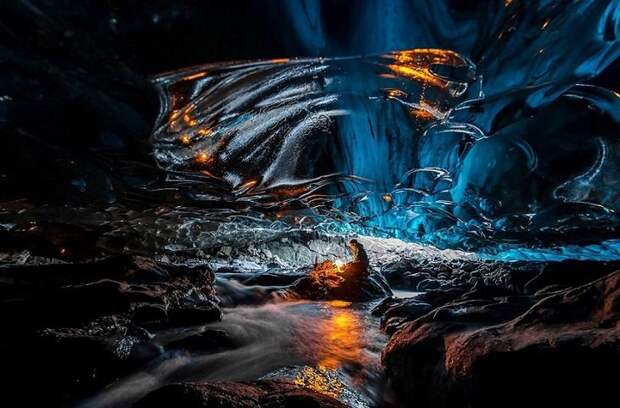 Ледяные пещеры ледника Ватнайёкюдль, Исландия. Фото