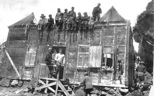 Первое сооружение «Приюта Одиннадцати», 1932 год. /Фото: alpklubspb.ru