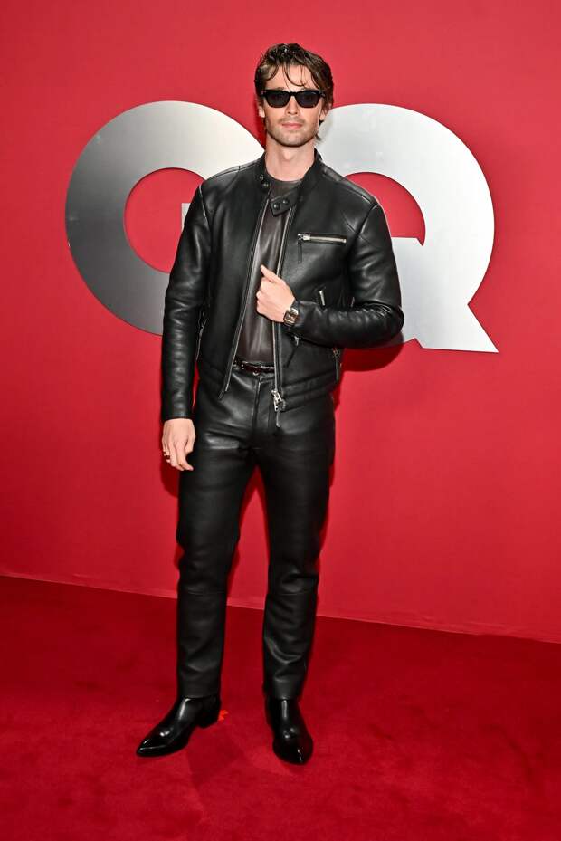 Сильный пол: Сидни Суини, Пэрис Джексон и Сет Роген