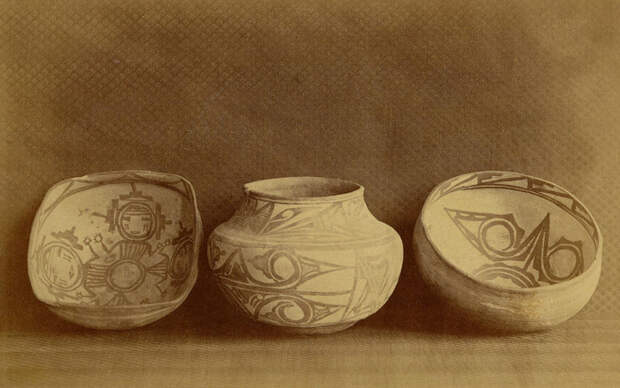 zuni-pottery-b.jpg