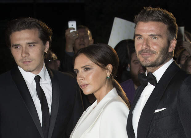 Неловкий момент: диджей описал странный танец Бруклина и Виктории Бекхэм