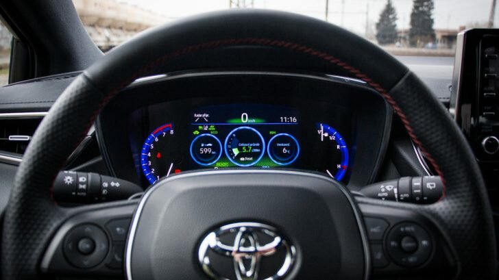 Toyota Corolla Touring Sports 2.0 Hybrid, как главенство комфорта и отличного дизайна. Тест