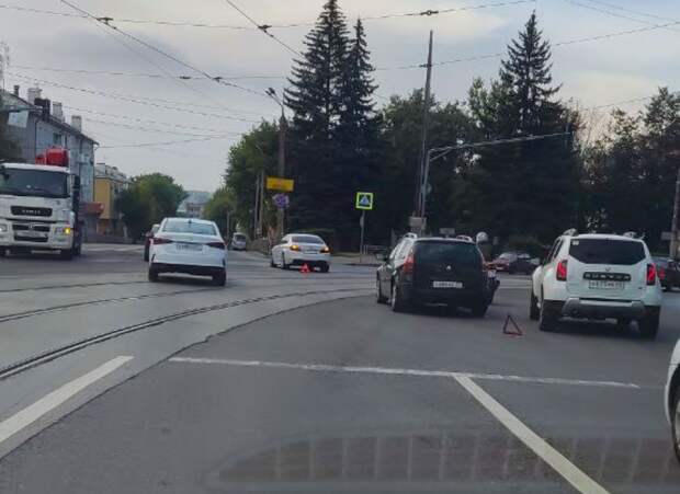 Смоленск сковали утренние пробки