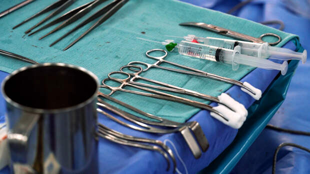 Российские врачи провели две операции на сердце вблизи передовой