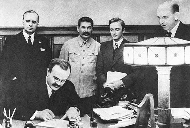 Подписание германо-советского договора о ненападении, 1939 год