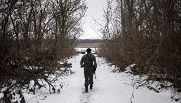 Военнослужащий ДНР в поселке Ясное Донецкой области. Архивное фото