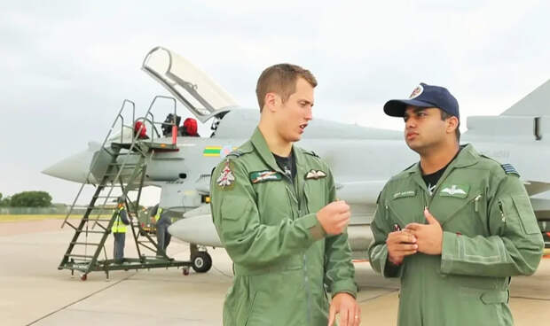 На Западе говорят о преимуществе Еврофайтера над Су-35, хотя все прежние учебные бои с "сушками" проиграны Тайфуном "всухую".