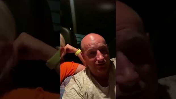 Пару с детьми выкинули из отеля в Крыму — ночевать в машине