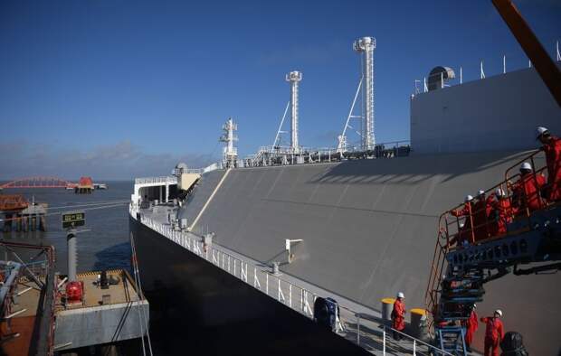 Bloomberg: российский танкер остановился возле Египта после атаки ВСУ на газовоз