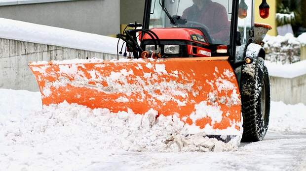 Улицы и дворы в Текстильщиках чистят от снега 36 единиц техники