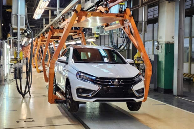 Эксперт Моржаретто оценил планы по введению платной подписки на Lada