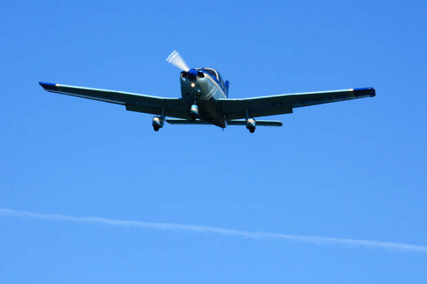 В Подмосковье пенсионер обстрелял самолет в небе