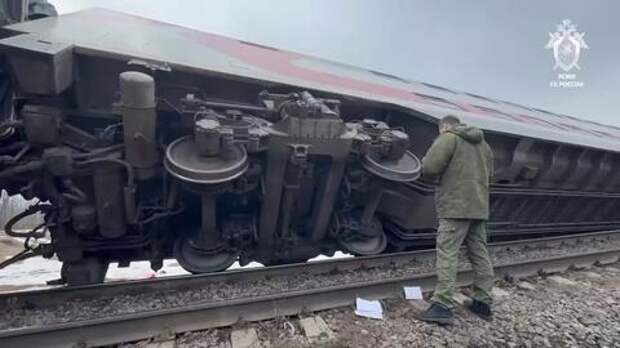 Поезд Челябинск — Москва сошёл с рельсов в Ульяновской области: Следком России назвал предварительную причину