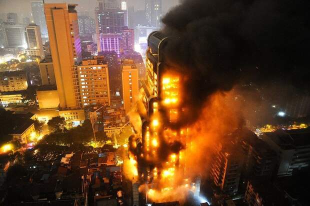 towerinferno10 Адский пожар в китайском небоскребе