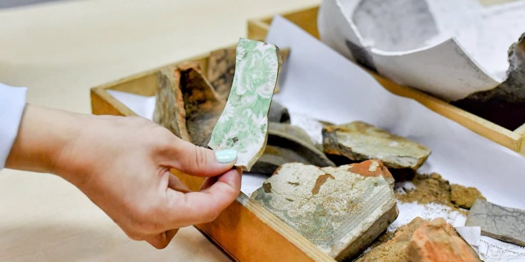 За 10 лет археологи Москвы обнаружили почти 60 тыс. ценных артефактов – Собянин. Фото: Ю. Иванко mos.ru