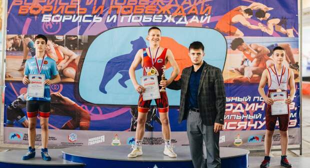 Воспитанники спортивной школы Лисичанска победили на турнире по вольной борьбе в Луганске