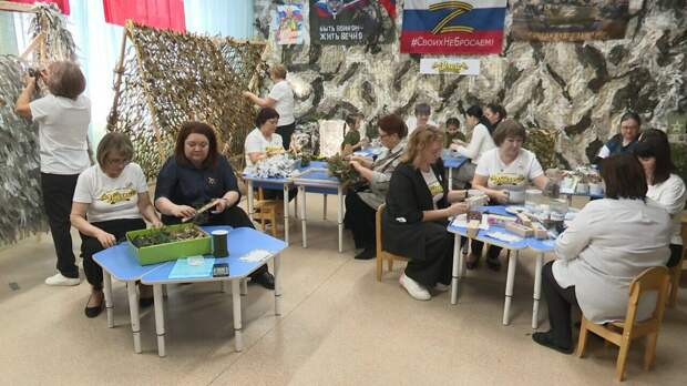 В Нижнекамске открылся патриотический центр «Улей» для волонтерской группы «Пчелки»