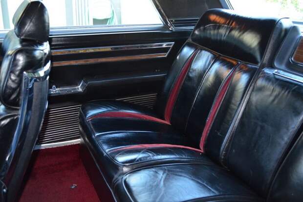 Редкий Imperial Crown Coupe 1967 года продают на аукционе (69 фото)