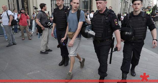 В Москве на митинге у мэрии начались массовые задержания