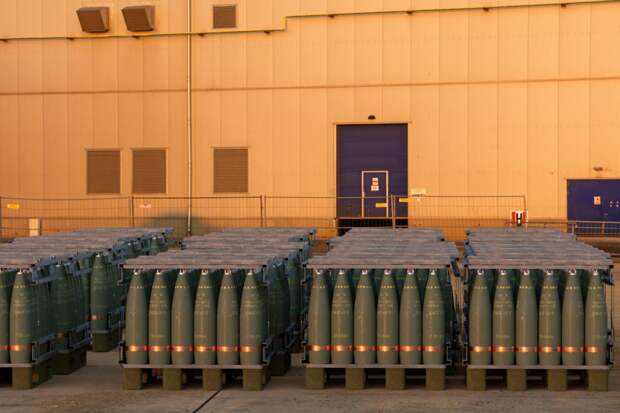 На складах ВСУ взрываются присланные НАТО снаряды, они просроченные