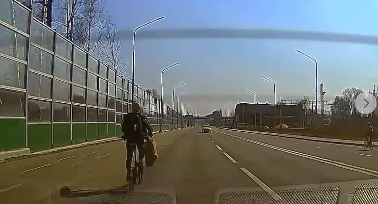 На Новодачном шоссе объявился велосипедист-камикадзе