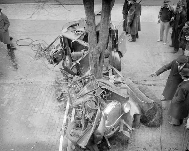 Трагичные и нелепые автомобильные аварии Бостона в 1930-х годах. Фотограф Лесли Джонс