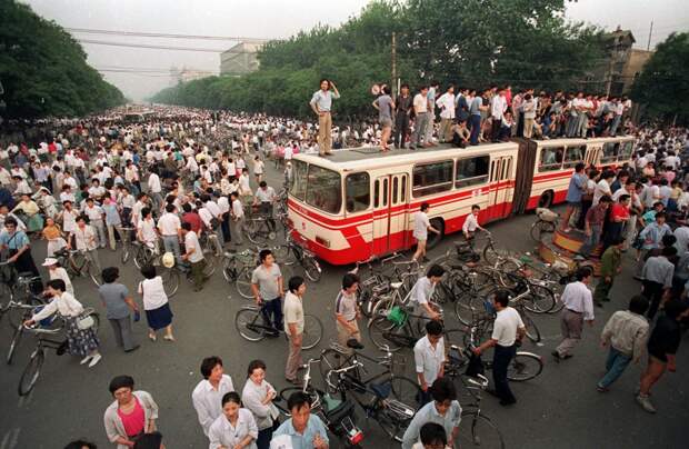 Расстрел демонстрантов на площади Тяньаньмэнь 25 лет назад Tiananmen Square 19 Расстрел демонстрантов на площади Тяньаньмэнь 25 лет назад
