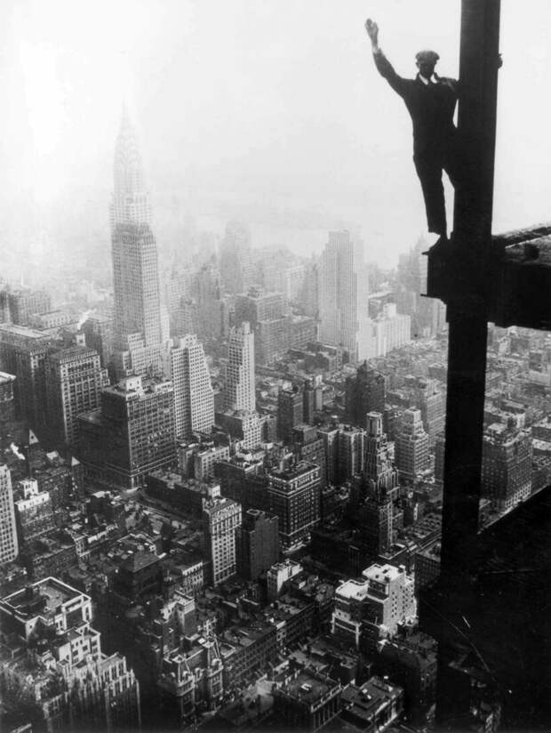 18 старинных фото экстремалов, которым не знаком страх высоты