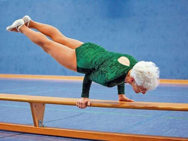 gimnastka-87letnyaya-vyglyadit-futbol-hokkey-sport gimnastka-87letnyaya-vyglyadit-futbol-hokkey-sport