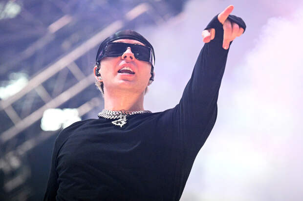 Егор Крид пришел на показ в штанах за 250 тысяч рублей