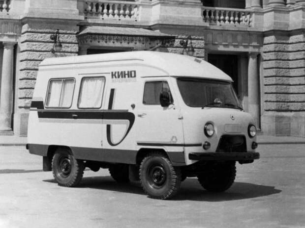 Киносъемочный 7-местный микроавтобус, отличавшийся от "Десны-2" прежде всего значительно увеличенной высотой крыши над пассажирским салоном СССР, Служба Быта, авто