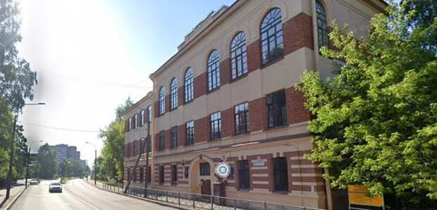 Прокуратура потребовала отремонтировать здание старинной школы в Петербурге