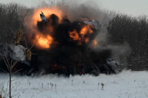 Дрон отследил, как танк ВСУ спрятался в «нору», где его и уничтожили