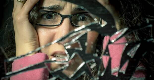 Как появилось суеверие о разбитых зеркалах и почему оно оказалось таким живучим