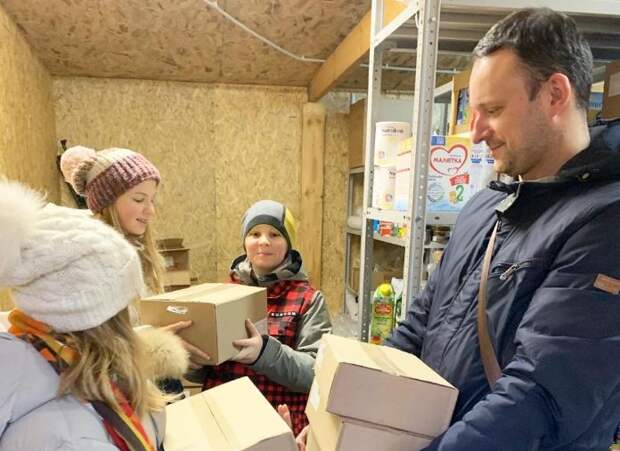 На улице Докукина раз в месяц можно получить продуктовый набор/ Предоставлено БФ «Женщины за жизнь»