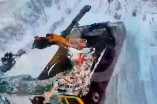 Дрон поразил САУ «Акация» на ходу и находившихся на броне боевиков